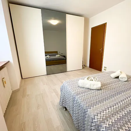 Apartament Sband House On